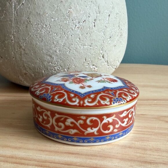 Vintage Kaiser W Germany Porcelain Trinket Box With Floral & Scroll Design Red G - Picture 3 of 10